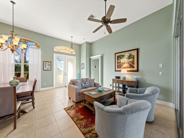 Gulf Access 4 Bedroom Vacation Pool Home in Cape Coral