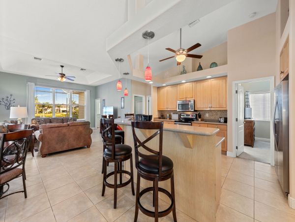 Gulf Access 4 Bedroom Vacation Pool Home in Cape Coral