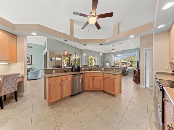 Gulf Access 4 Bedroom Vacation Pool Home in Cape Coral