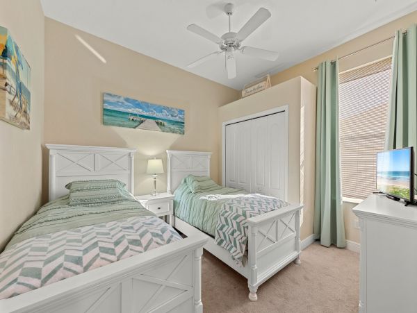 Gulf Access 4 Bedroom Vacation Pool Home in Cape Coral
