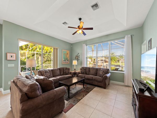 Gulf Access 4 Bedroom Vacation Pool Home in Cape Coral