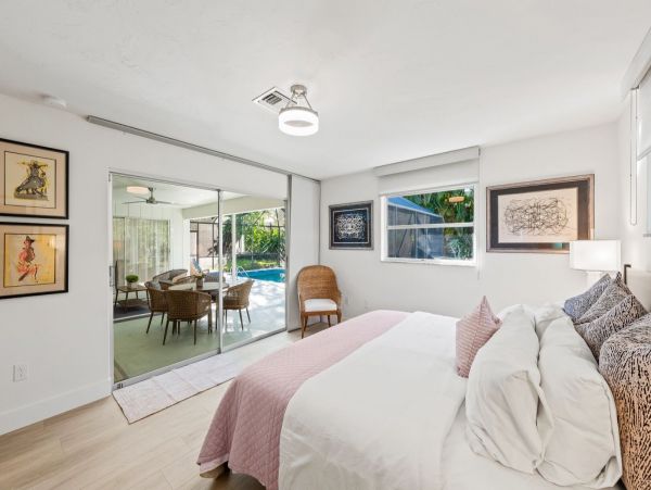 3 Bedroom Vacation Home in Naples with Pool Sleeps 6 Guests