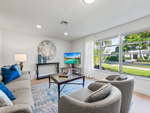 3 Bedroom Vacation Home in Naples with Pool Sleeps 6 Guests
