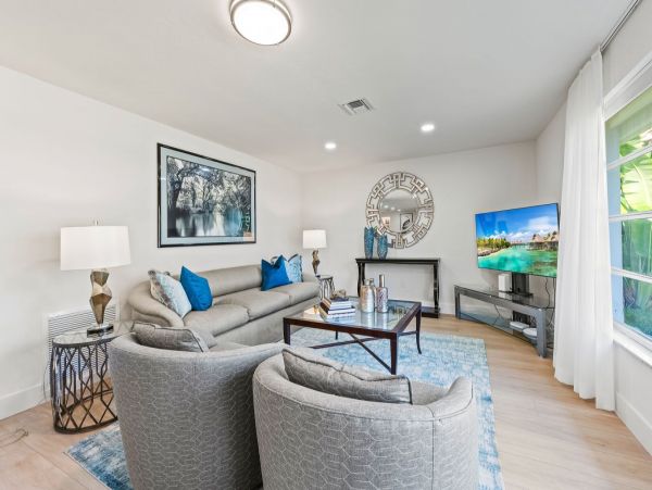 3 Bedroom Vacation Home in Naples with Pool Sleeps 6 Guests