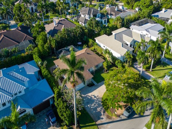 3 Bedroom Vacation Home in Naples with Pool Sleeps 6 Guests