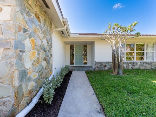 3 Bedroom Vacation Home in Naples with Pool Sleeps 6 Guests