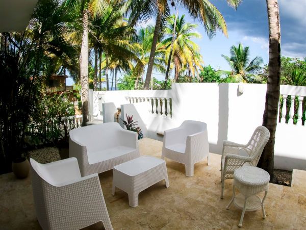 Five Bedroom Vacation Home in Puerto Rico Right on Beach