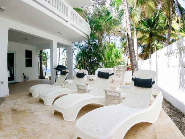 Five Bedroom Vacation Home in Puerto Rico Right on Beach