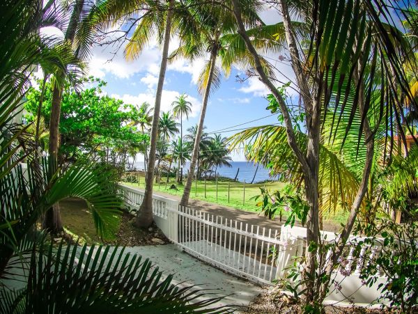 Five Bedroom Vacation Home in Puerto Rico Right on Beach