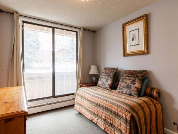 4 Bedroom Vail Vacation Condo Walk to Lifts Mountain Views