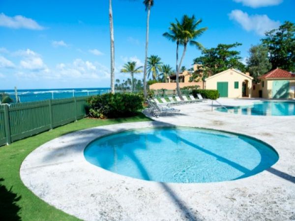 4 Bedroom Beach Vacation Villa in Puerto Rico Walk To Beach
