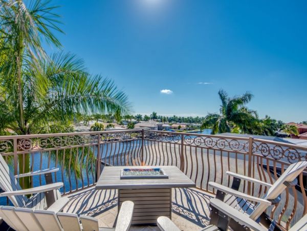 Luxury Cape Coral Vacation Pool Villa with Boat Dock