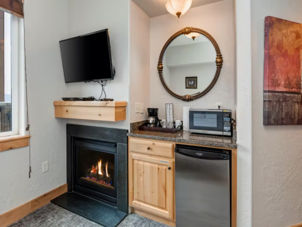 3 plus loft 4 bath walk to lift Canyons Village