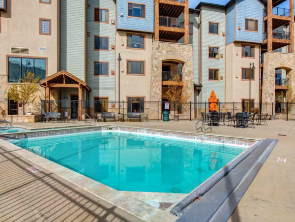 3 plus loft 4 bath walk to lift Canyons Village