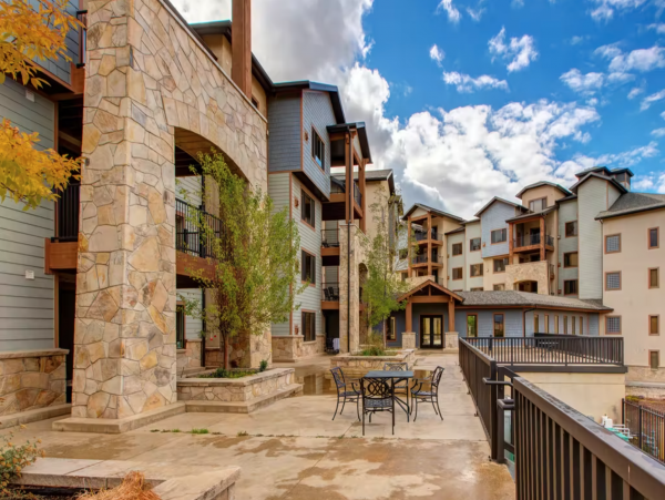 3 plus loft 4 bath walk to lift Canyons Village