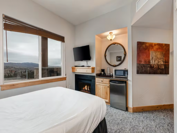 3 plus loft 4 bath walk to lift Canyons Village