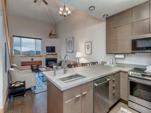 3 plus loft 4 bath walk to lift Canyons Village