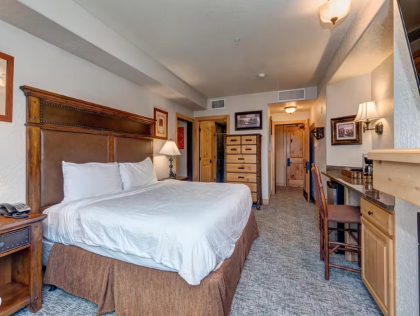 3 plus loft 4 bath walk to lift Canyons Village
