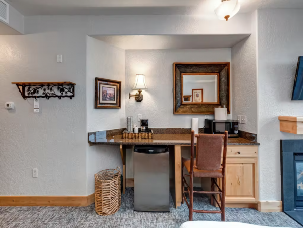 3 plus loft 4 bath walk to lift Canyons Village