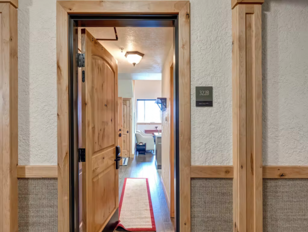 3 plus loft 4 bath walk to lift Canyons Village