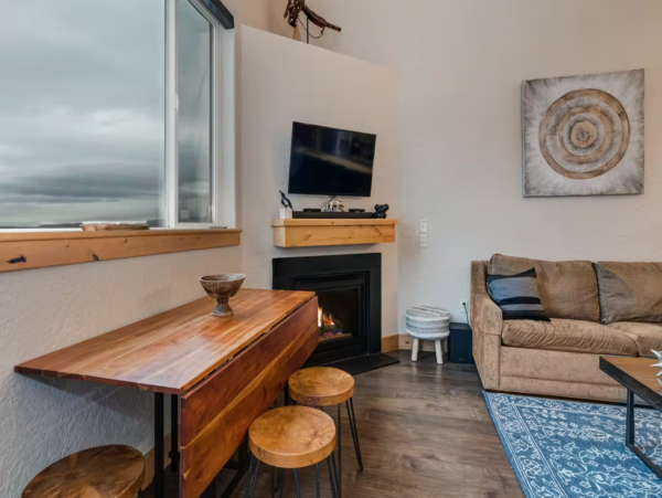 3 plus loft 4 bath walk to lift Canyons Village