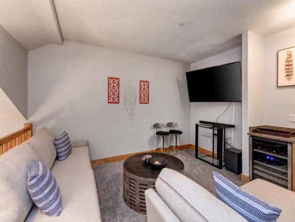 3 plus loft 4 bath walk to lift Canyons Village