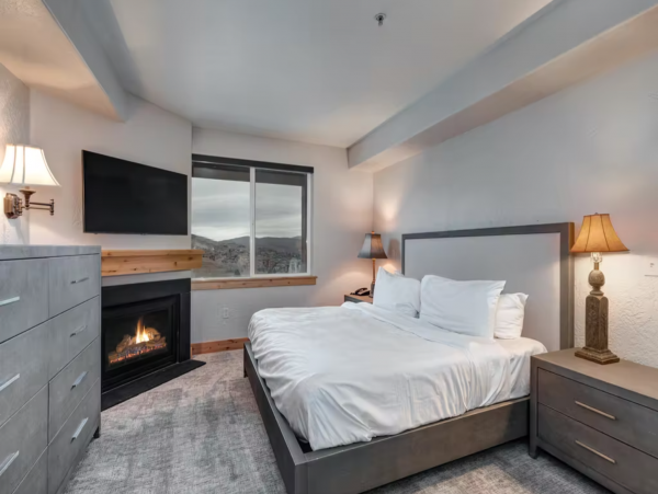 3 plus loft 4 bath walk to lift Canyons Village