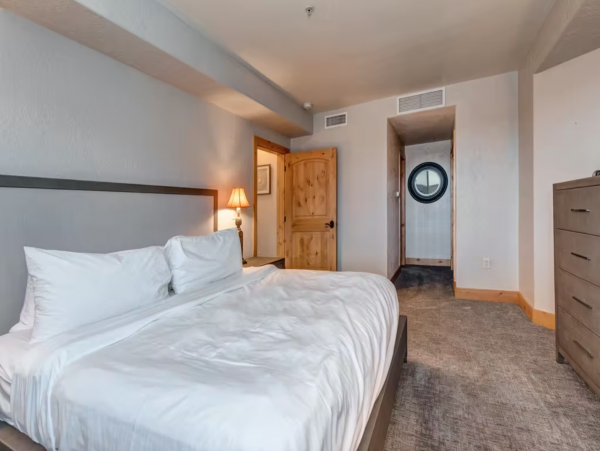 3 plus loft 4 bath walk to lift Canyons Village