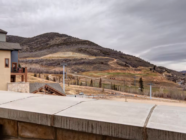 3 plus loft 4 bath walk to lift Canyons Village