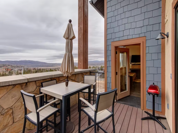 3 plus loft 4 bath walk to lift Canyons Village
