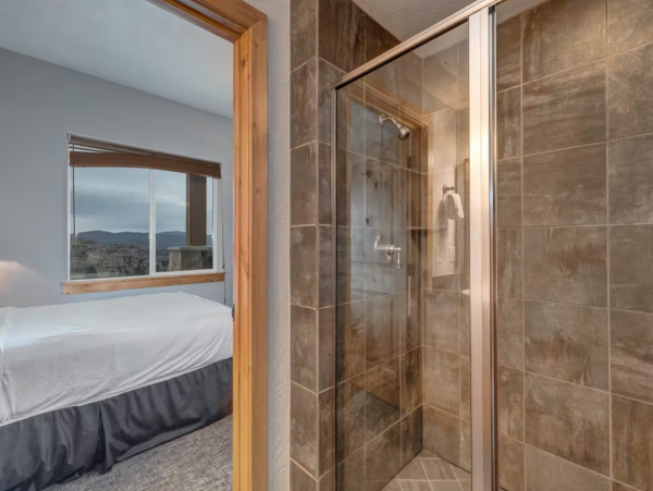 3 plus loft 4 bath walk to lift Canyons Village