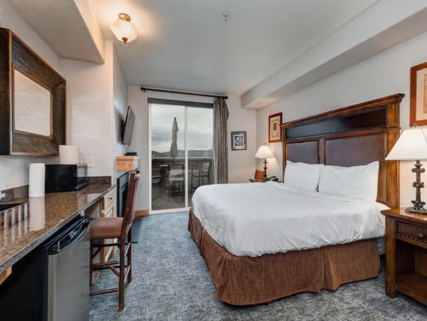 3 plus loft 4 bath walk to lift Canyons Village