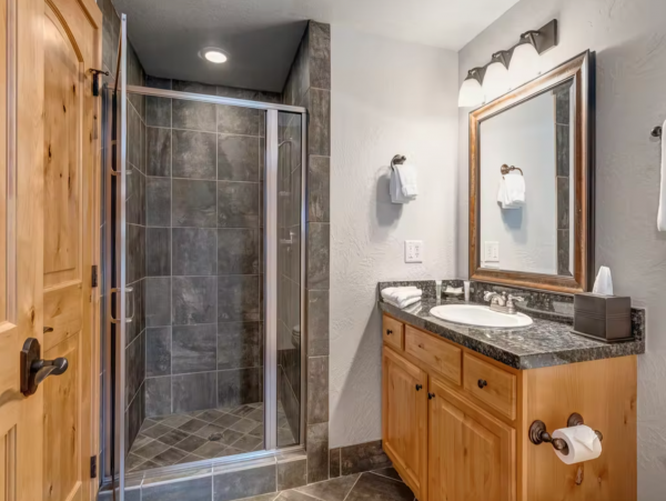 3 plus loft 4 bath walk to lift Canyons Village