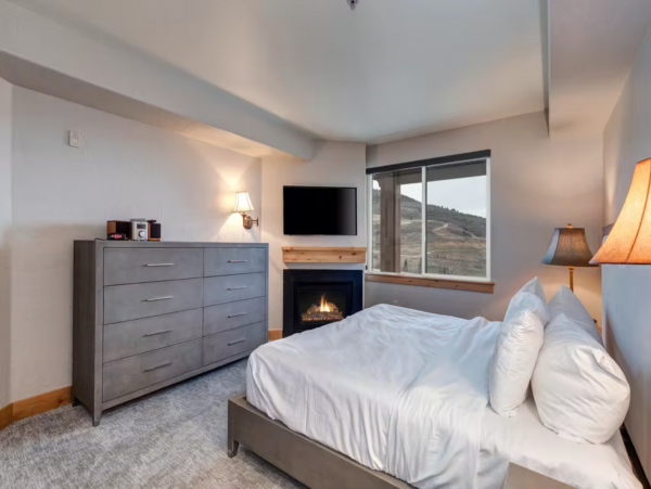 3 plus loft 4 bath walk to lift Canyons Village
