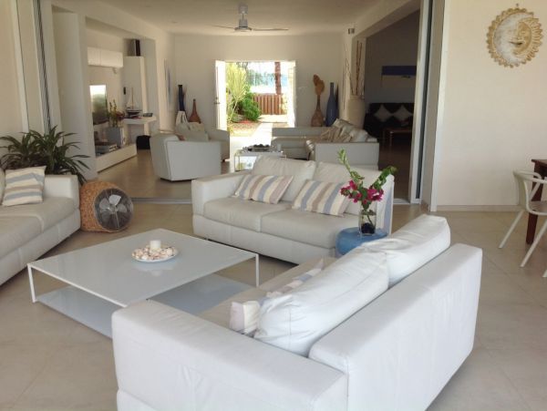 Antigua Barbuda Home 1003072