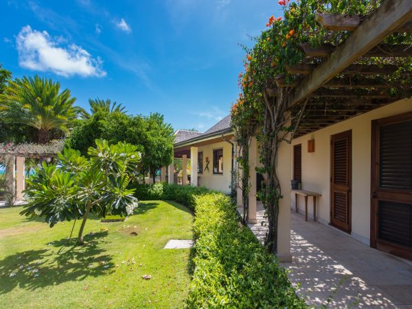 Antigua Barbuda Home 1003095