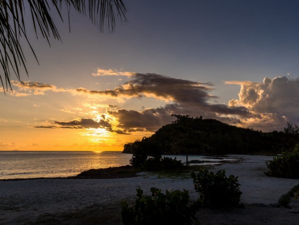 Antigua Barbuda Home 1003102