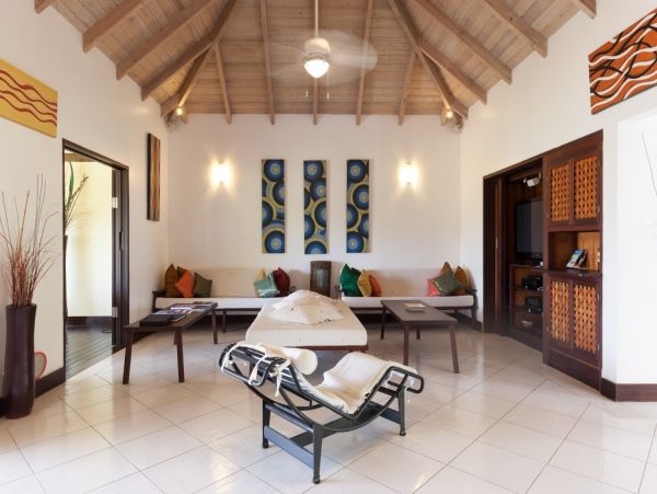 Antigua Barbuda Home 1003103