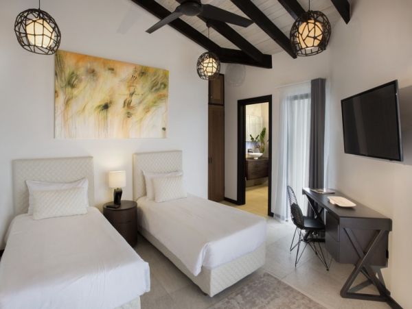 Antigua Barbuda Home 1003110