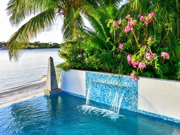 Antigua Barbuda Home 1003113