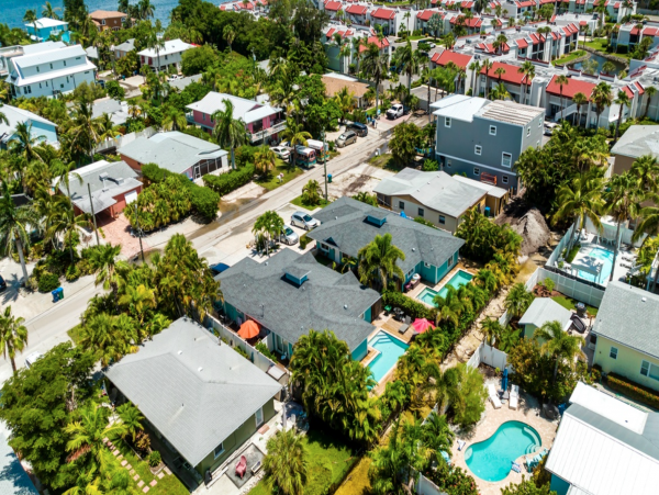 Bradenton Two Bedroom Vacation Home with private pool