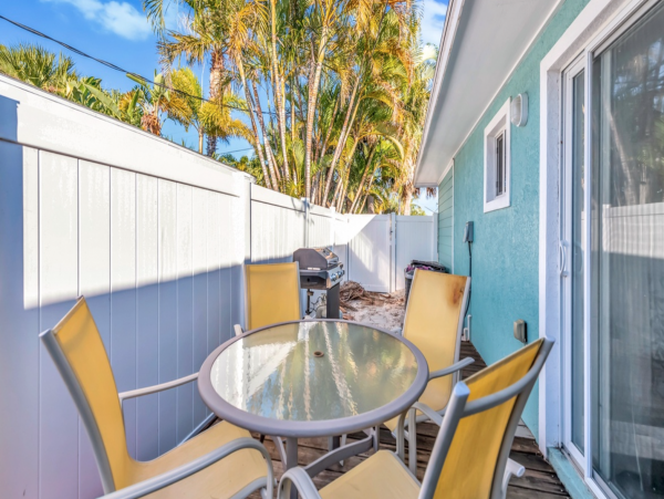 Bradenton Two Bedroom Vacation Home with private pool