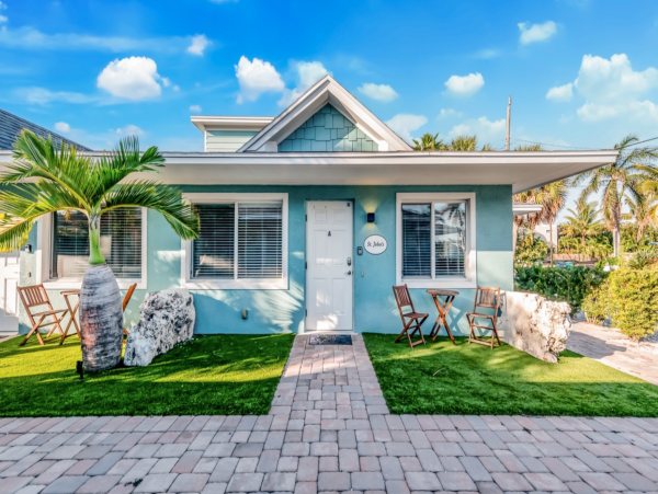Bradenton Two Bedroom Vacation Home with private pool