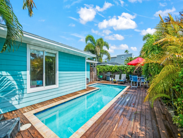 Bradenton Two Bedroom Vacation Home with private pool