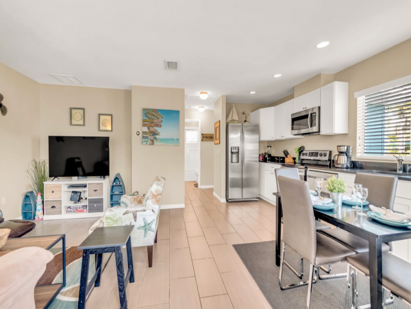 Bradenton Two Bedroom Vacation Home with private pool