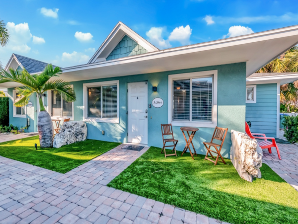 Bradenton Two Bedroom Vacation Home with private pool