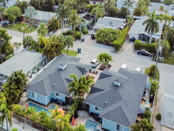 Bradenton Two Bedroom Vacation Home with private pool