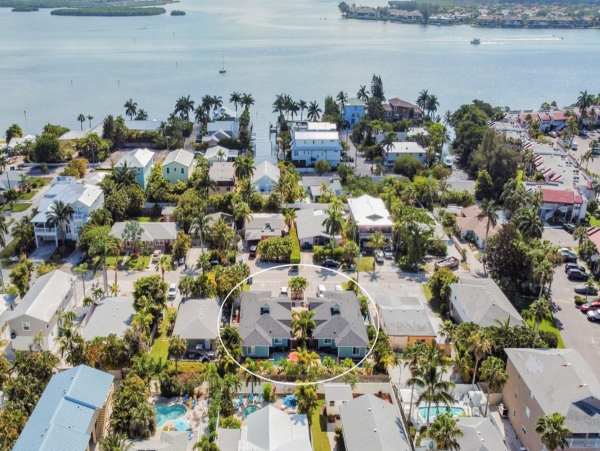 Bradenton Two Bedroom Vacation Home with private pool