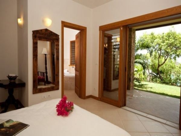 Antigua Barbuda Home 1003122