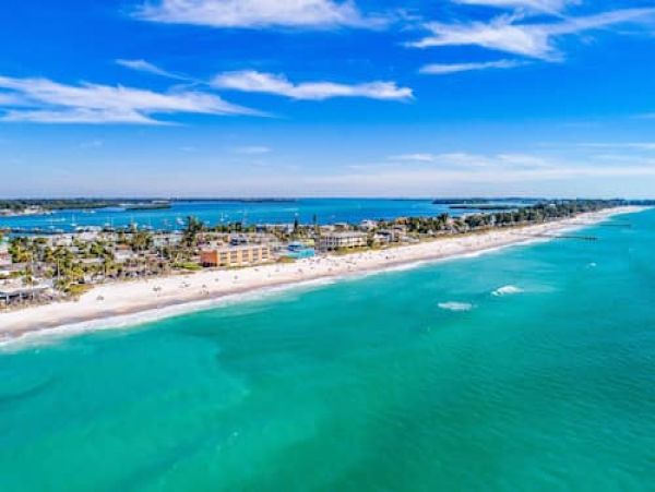 Beach Vacation Duplex in Bradenton Beach Sleeps 4 Guests